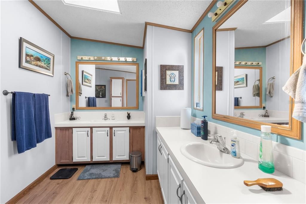 En Venta: $235,000 (3 camas, 2 baños, 1924 Pies cuadrados)