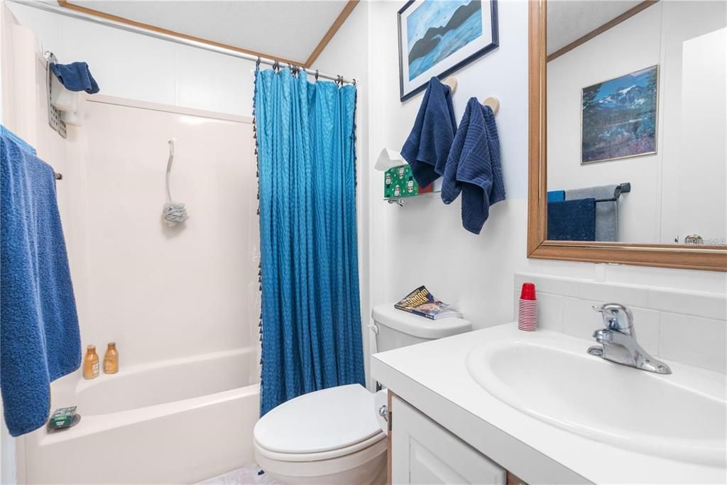 En Venta: $235,000 (3 camas, 2 baños, 1924 Pies cuadrados)