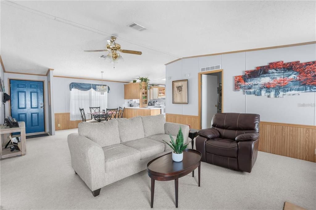 En Venta: $235,000 (3 camas, 2 baños, 1924 Pies cuadrados)