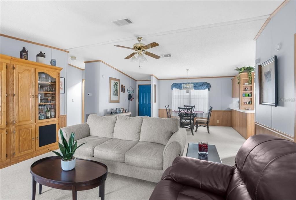 En Venta: $235,000 (3 camas, 2 baños, 1924 Pies cuadrados)