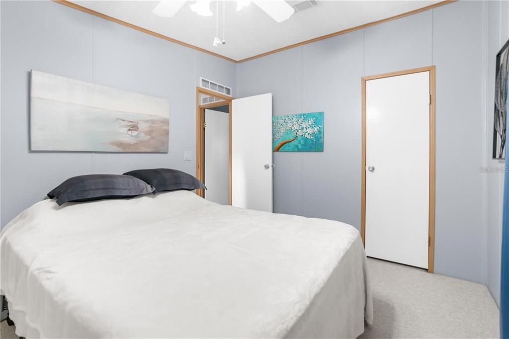 En Venta: $235,000 (3 camas, 2 baños, 1924 Pies cuadrados)