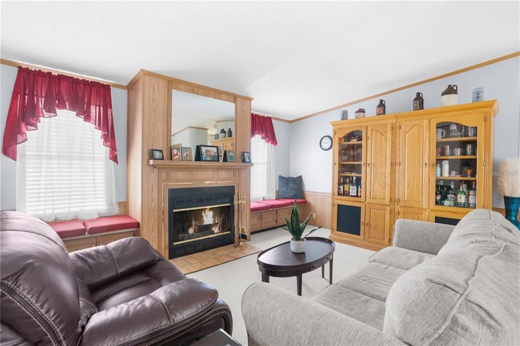 En Venta: $235,000 (3 camas, 2 baños, 1924 Pies cuadrados)