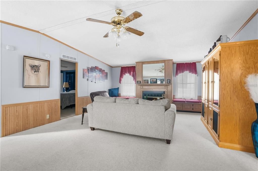 En Venta: $235,000 (3 camas, 2 baños, 1924 Pies cuadrados)