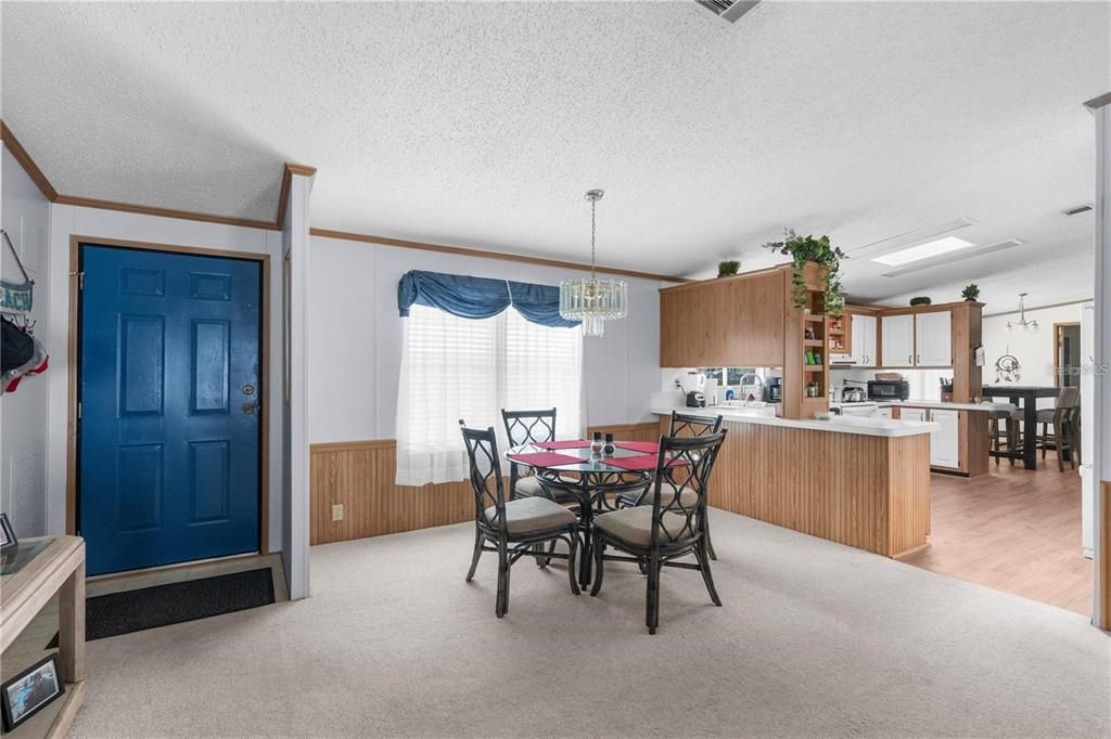 En Venta: $235,000 (3 camas, 2 baños, 1924 Pies cuadrados)