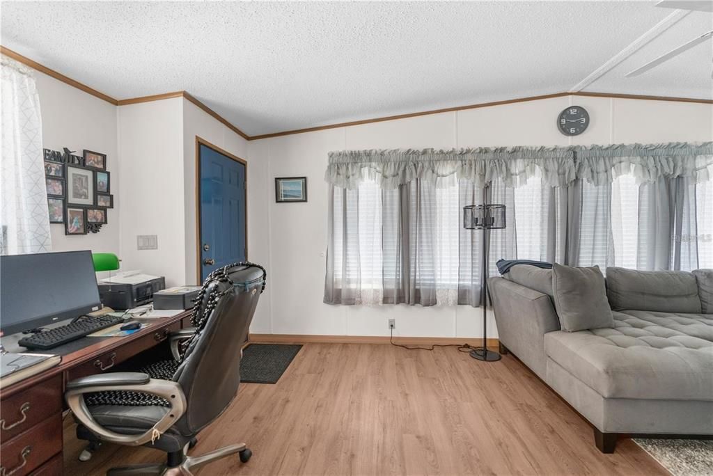 En Venta: $235,000 (3 camas, 2 baños, 1924 Pies cuadrados)