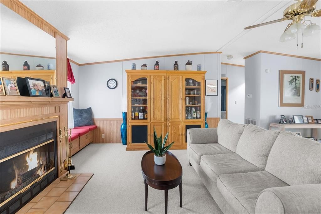 En Venta: $235,000 (3 camas, 2 baños, 1924 Pies cuadrados)