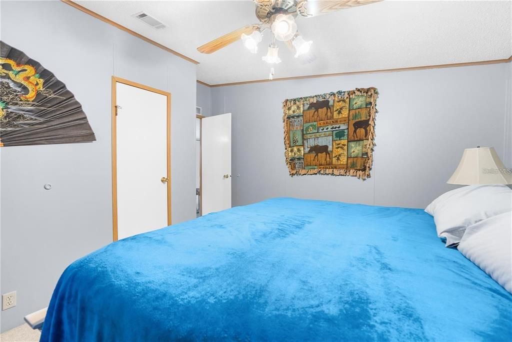 En Venta: $235,000 (3 camas, 2 baños, 1924 Pies cuadrados)