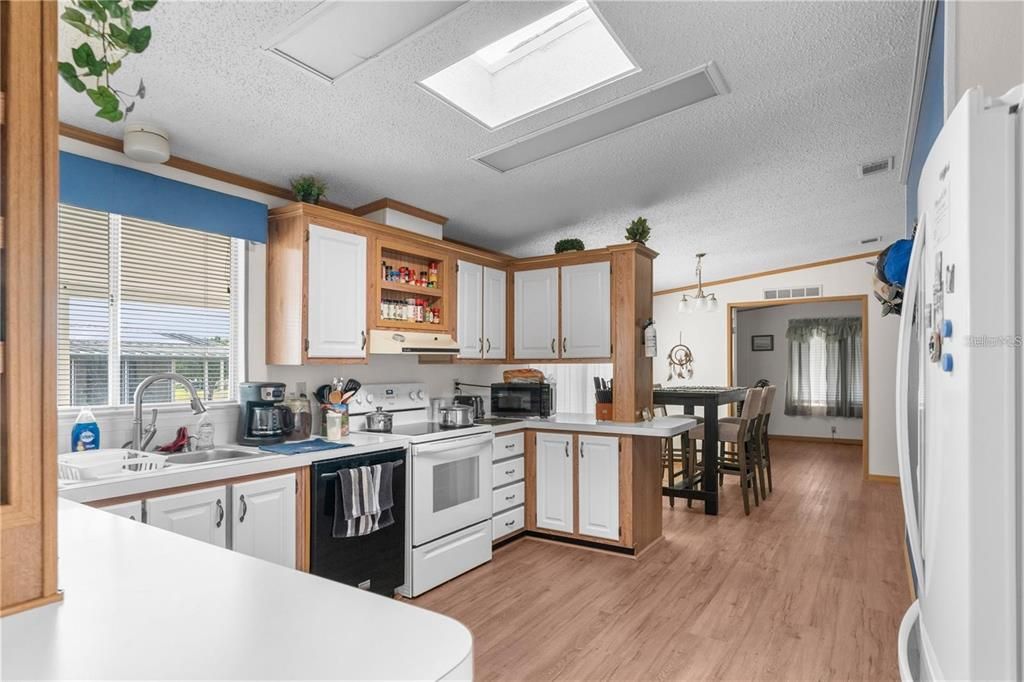 En Venta: $235,000 (3 camas, 2 baños, 1924 Pies cuadrados)