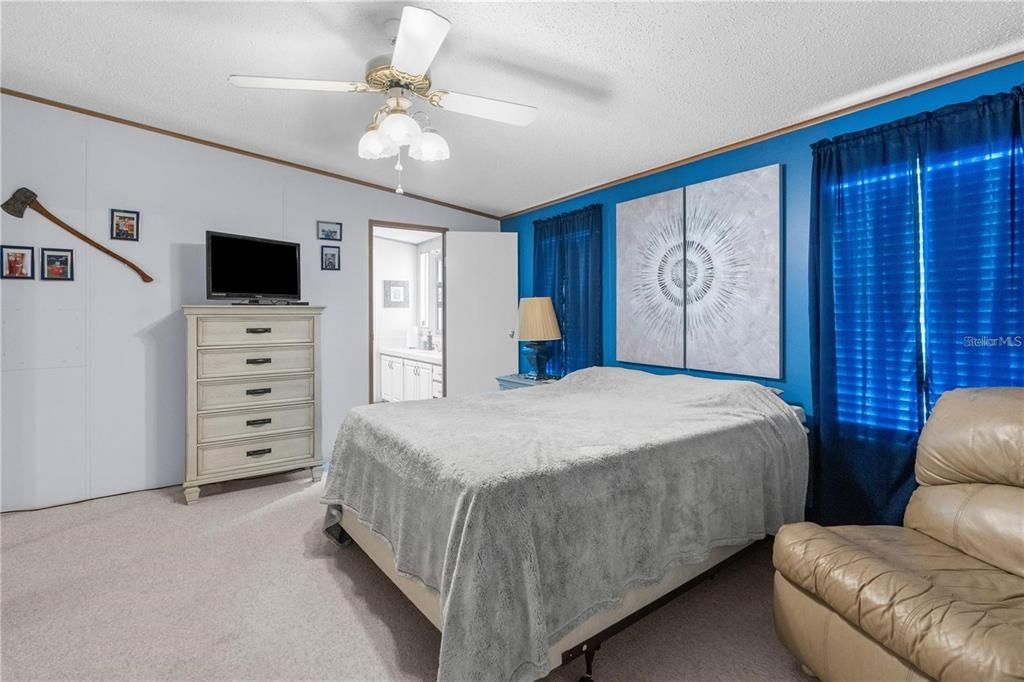 En Venta: $235,000 (3 camas, 2 baños, 1924 Pies cuadrados)