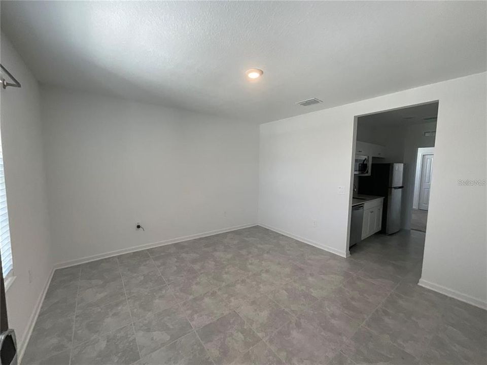 For Rent: $1,400 (1 beds, 1 baths, 900 Square Feet)