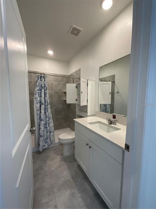 For Rent: $1,400 (1 beds, 1 baths, 900 Square Feet)