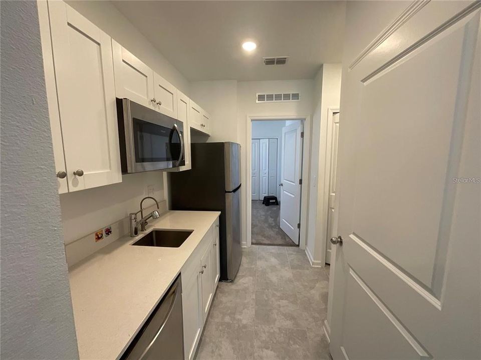 For Rent: $1,400 (1 beds, 1 baths, 900 Square Feet)