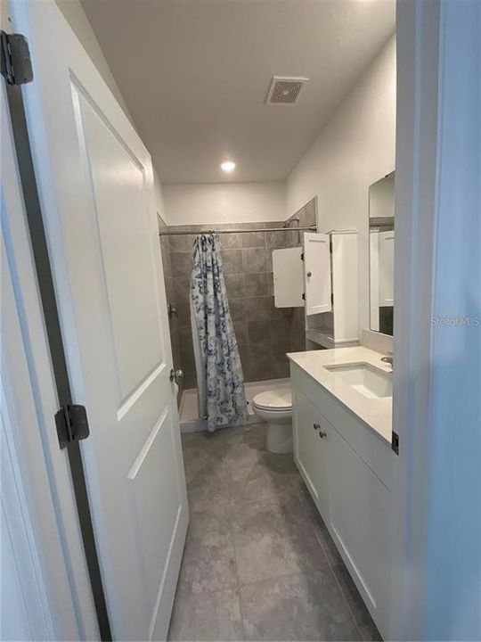 For Rent: $1,400 (1 beds, 1 baths, 900 Square Feet)