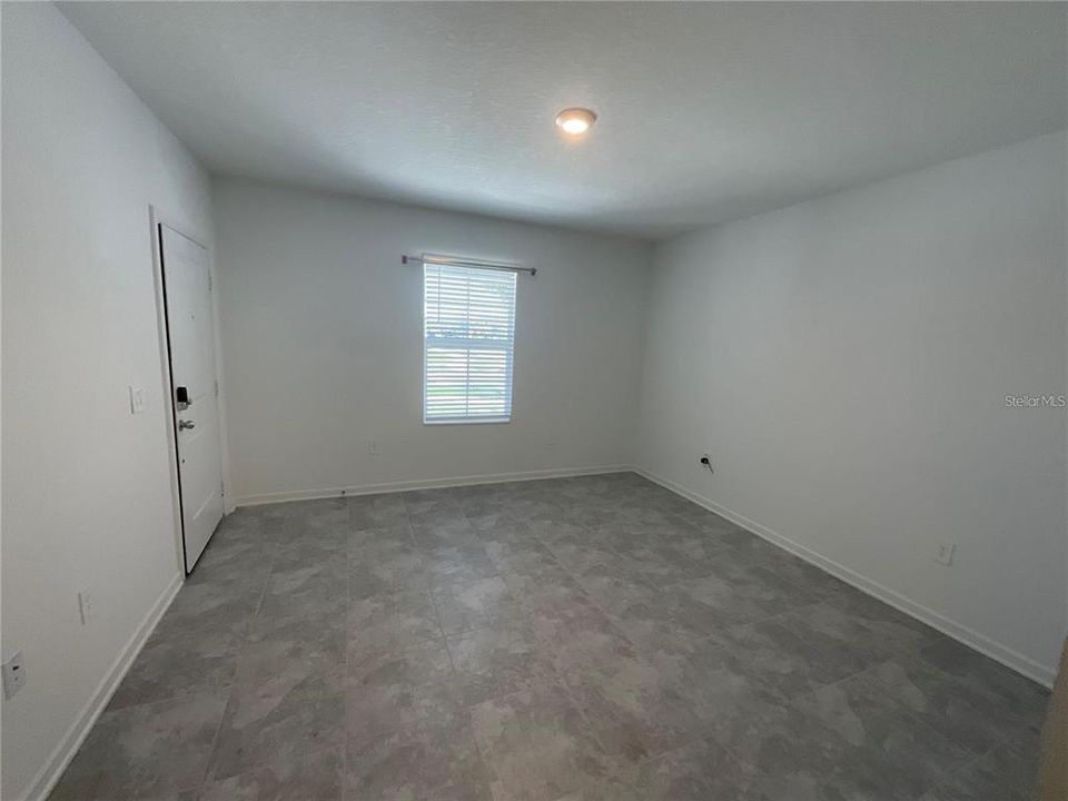 For Rent: $1,400 (1 beds, 1 baths, 900 Square Feet)