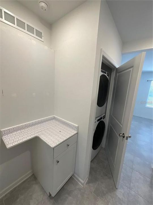 For Rent: $1,400 (1 beds, 1 baths, 900 Square Feet)
