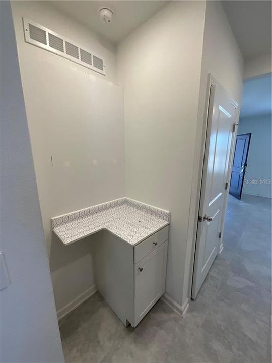 For Rent: $1,400 (1 beds, 1 baths, 900 Square Feet)