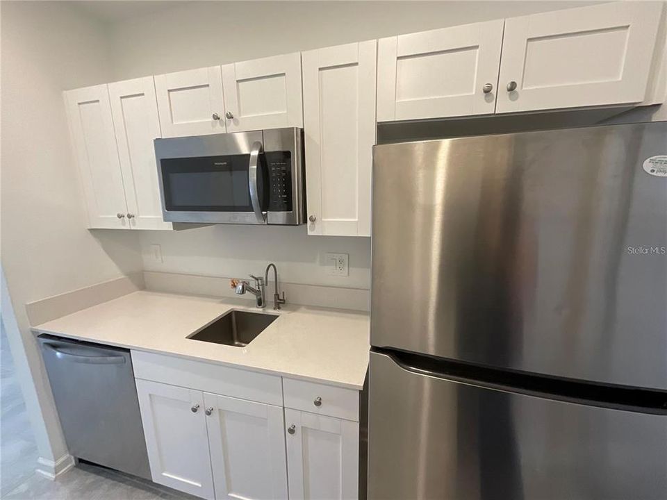 For Rent: $1,400 (1 beds, 1 baths, 900 Square Feet)