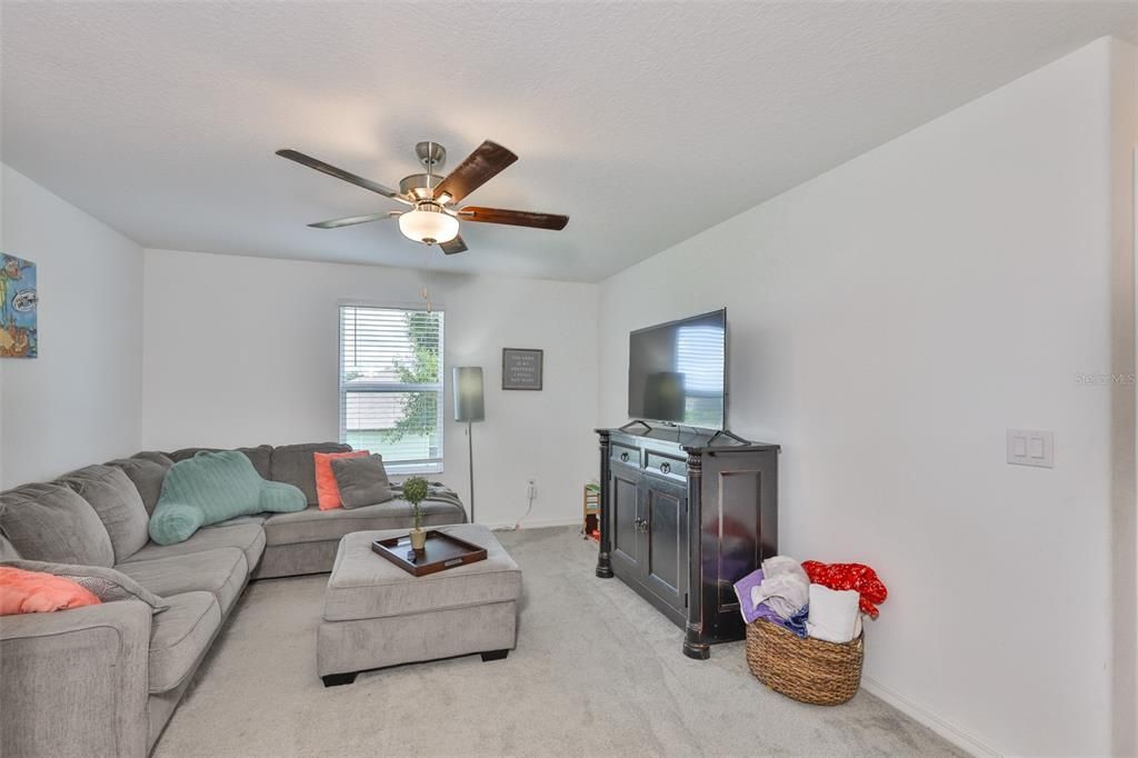 For Rent: $3,000 (5 beds, 2 baths, 2896 Square Feet)