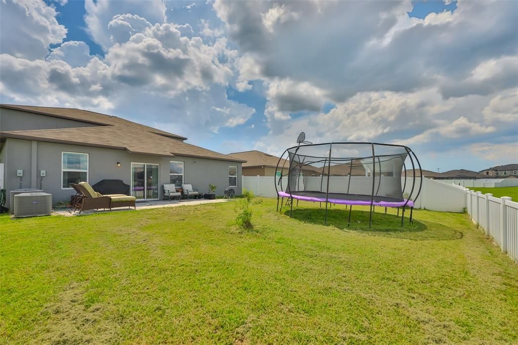 For Rent: $3,000 (5 beds, 2 baths, 2896 Square Feet)