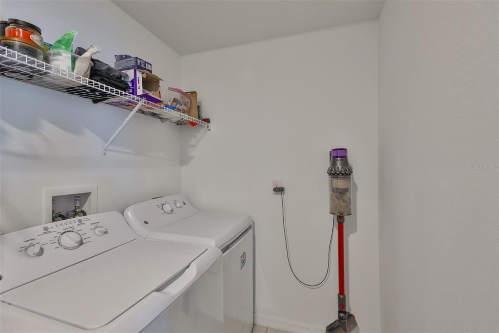 For Rent: $3,000 (5 beds, 2 baths, 2896 Square Feet)