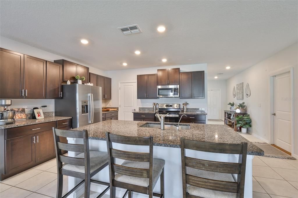 For Rent: $3,000 (5 beds, 2 baths, 2896 Square Feet)