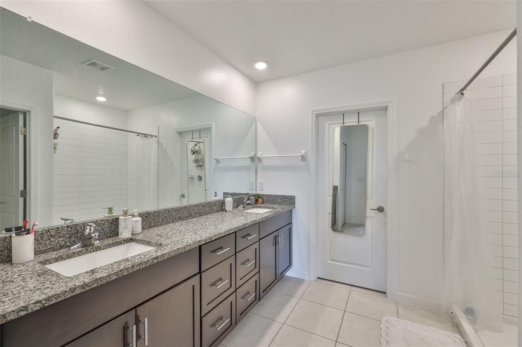 For Rent: $3,000 (5 beds, 2 baths, 2896 Square Feet)