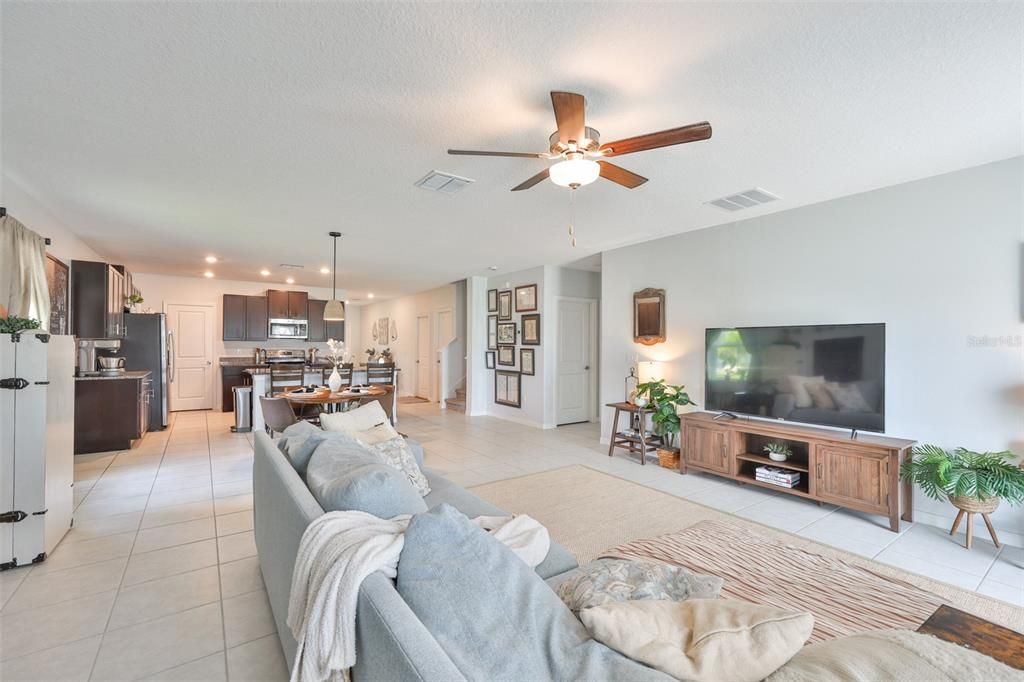 For Rent: $3,000 (5 beds, 2 baths, 2896 Square Feet)