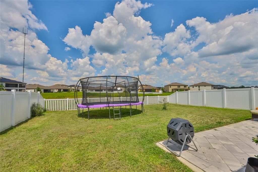 For Rent: $3,000 (5 beds, 2 baths, 2896 Square Feet)