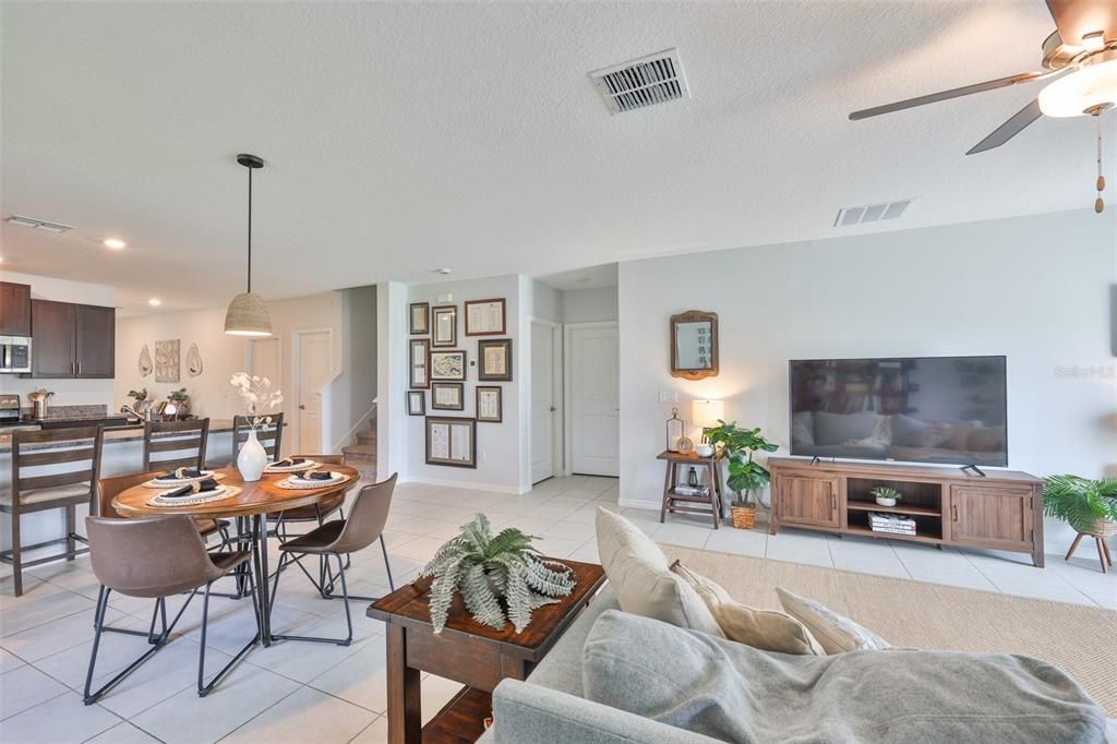 For Rent: $3,000 (5 beds, 2 baths, 2896 Square Feet)