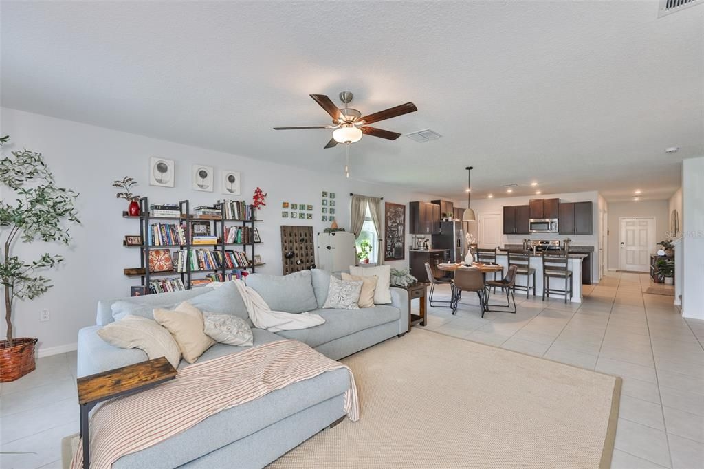 For Rent: $3,000 (5 beds, 2 baths, 2896 Square Feet)