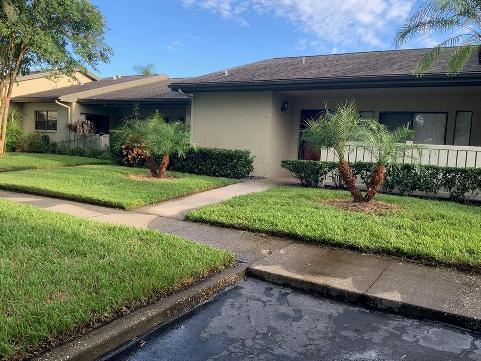 合同活跃: $2,200 (2 贝兹, 2 浴室, 1250 平方英尺)