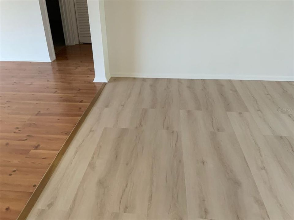 合同活跃: $2,200 (2 贝兹, 2 浴室, 1250 平方英尺)