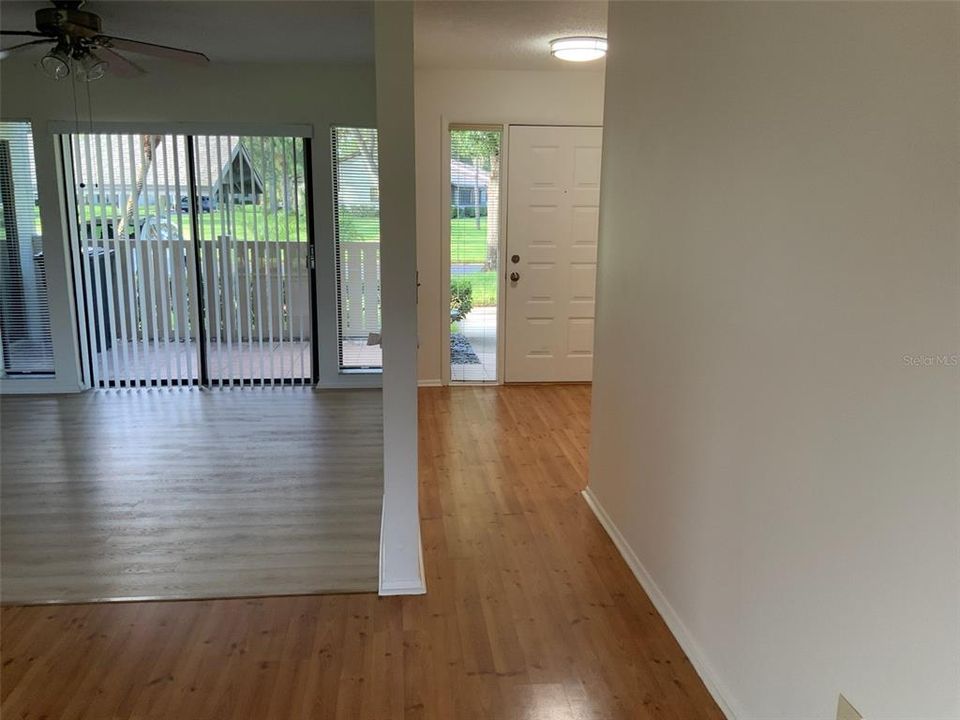 合同活跃: $2,200 (2 贝兹, 2 浴室, 1250 平方英尺)