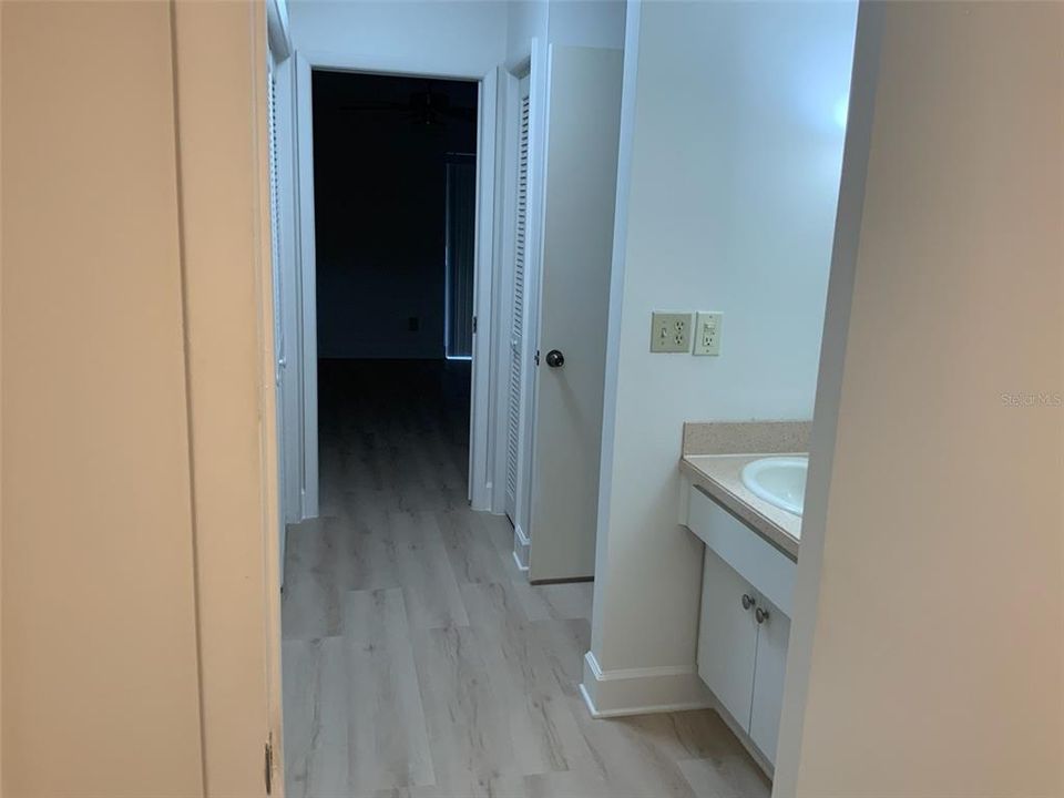 合同活跃: $2,200 (2 贝兹, 2 浴室, 1250 平方英尺)