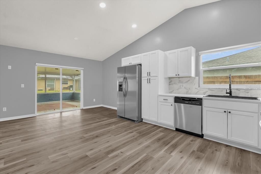 Active With Contract: $419,900 (3 beds, 2 baths, 1539 Square Feet)