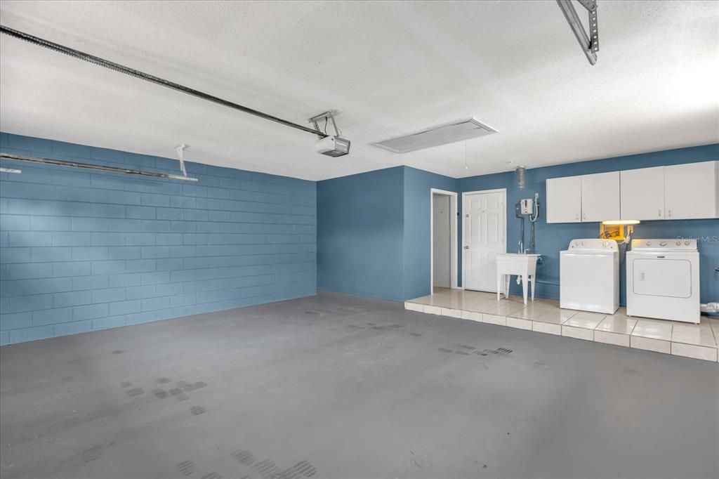 Active With Contract: $419,900 (3 beds, 2 baths, 1539 Square Feet)