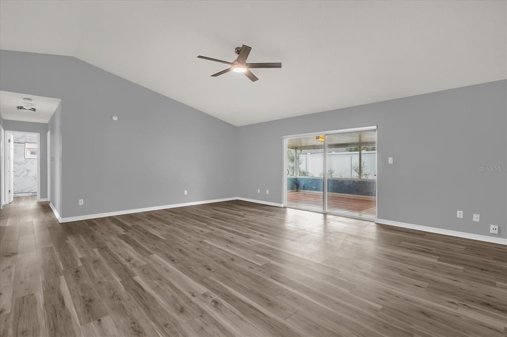 Active With Contract: $419,900 (3 beds, 2 baths, 1539 Square Feet)