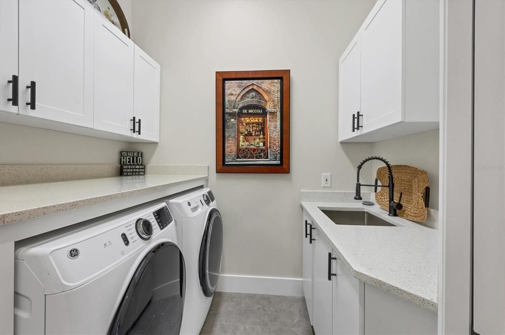 En Venta: $1,525,000 (4 camas, 3 baños, 2870 Pies cuadrados)