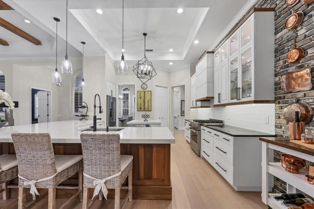 En Venta: $1,525,000 (4 camas, 3 baños, 2870 Pies cuadrados)