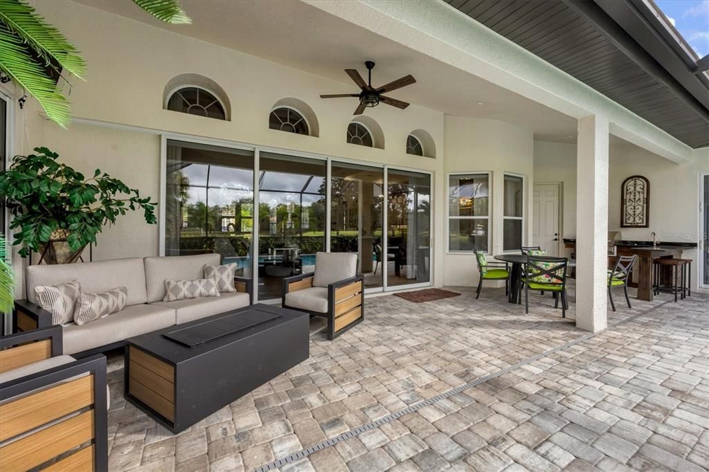 En Venta: $1,525,000 (4 camas, 3 baños, 2870 Pies cuadrados)