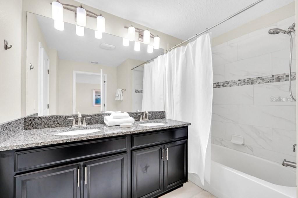 待售: $525,000 (4 贝兹, 3 浴室, 1914 平方英尺)