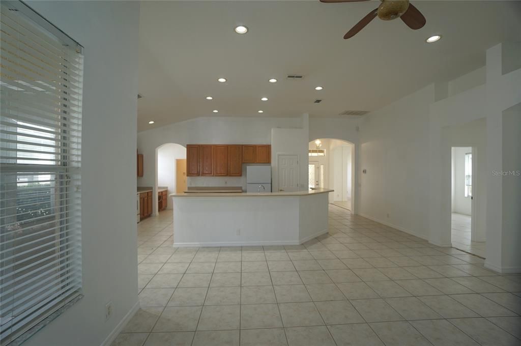 В аренду: $3,000 (4 спален, 2 ванн, 2264 Квадратных фут)