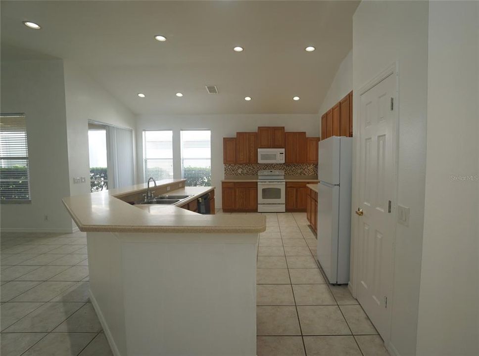 В аренду: $3,000 (4 спален, 2 ванн, 2264 Квадратных фут)