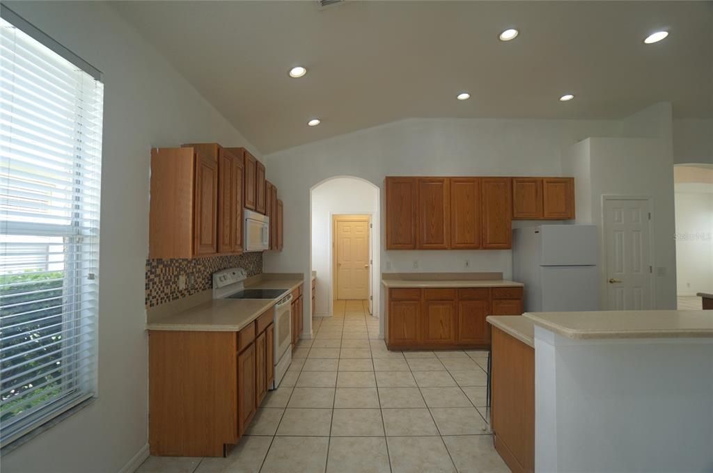 В аренду: $3,000 (4 спален, 2 ванн, 2264 Квадратных фут)