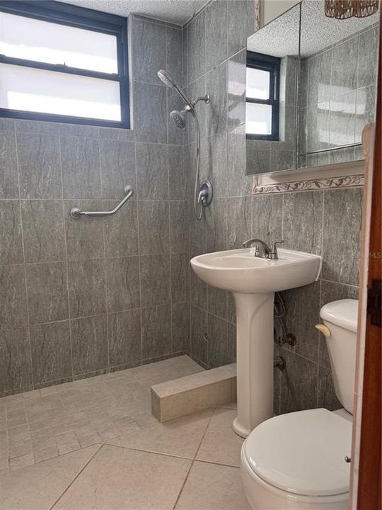 For Rent: $4,900 (3 beds, 2 baths, 0 Square Feet)