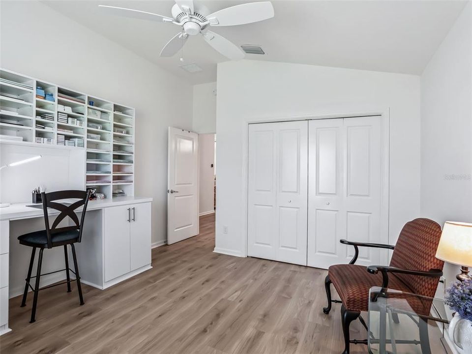 На продажу: $299,900 (2 спален, 2 ванн, 1240 Квадратных фут)