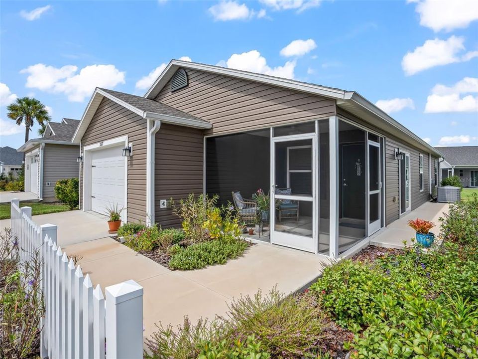 На продажу: $299,900 (2 спален, 2 ванн, 1240 Квадратных фут)