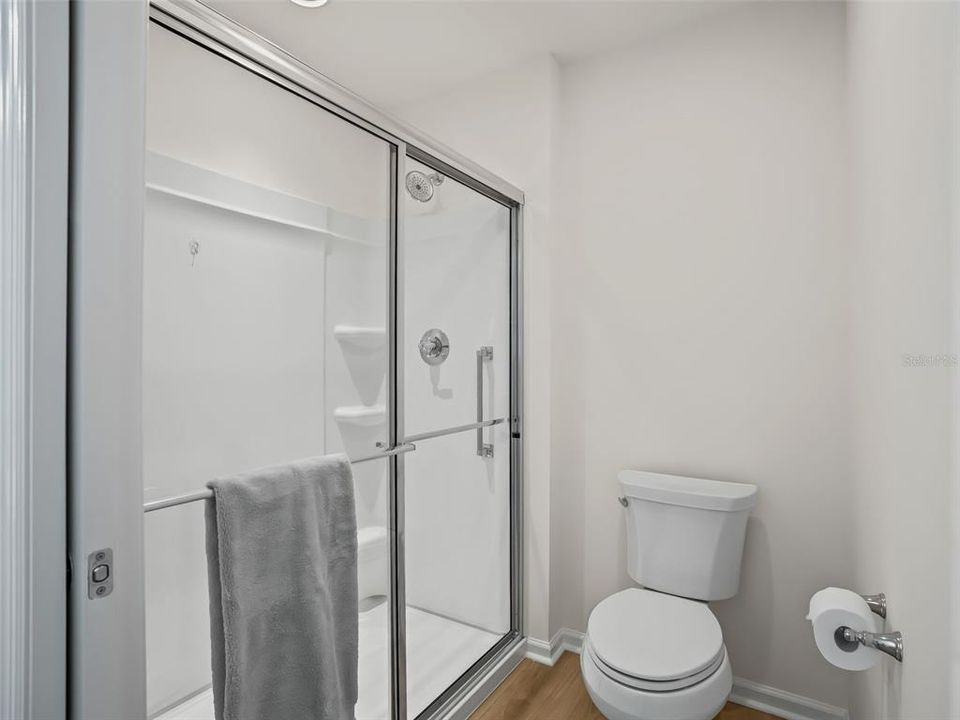 На продажу: $299,900 (2 спален, 2 ванн, 1240 Квадратных фут)