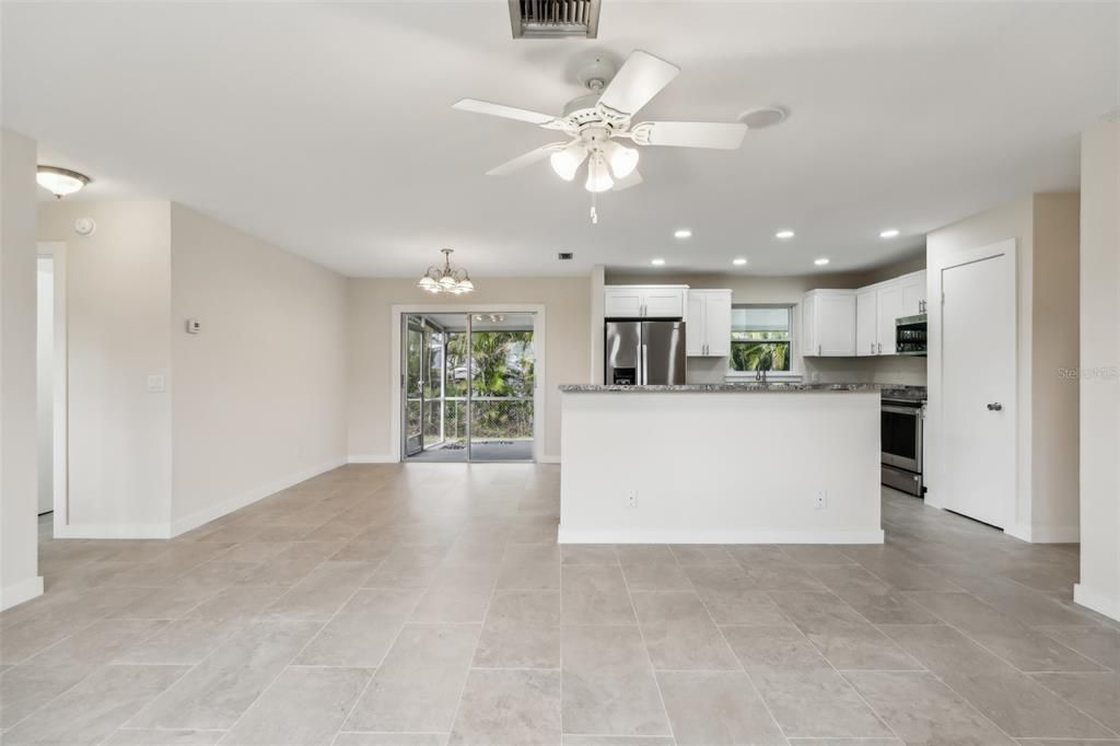 На продажу: $299,999 (3 спален, 2 ванн, 1290 Квадратных фут)