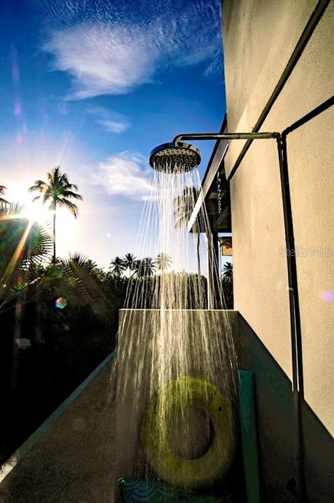 For Sale: $2,750,000 (5 beds, 4 baths, 2900 Square Feet)